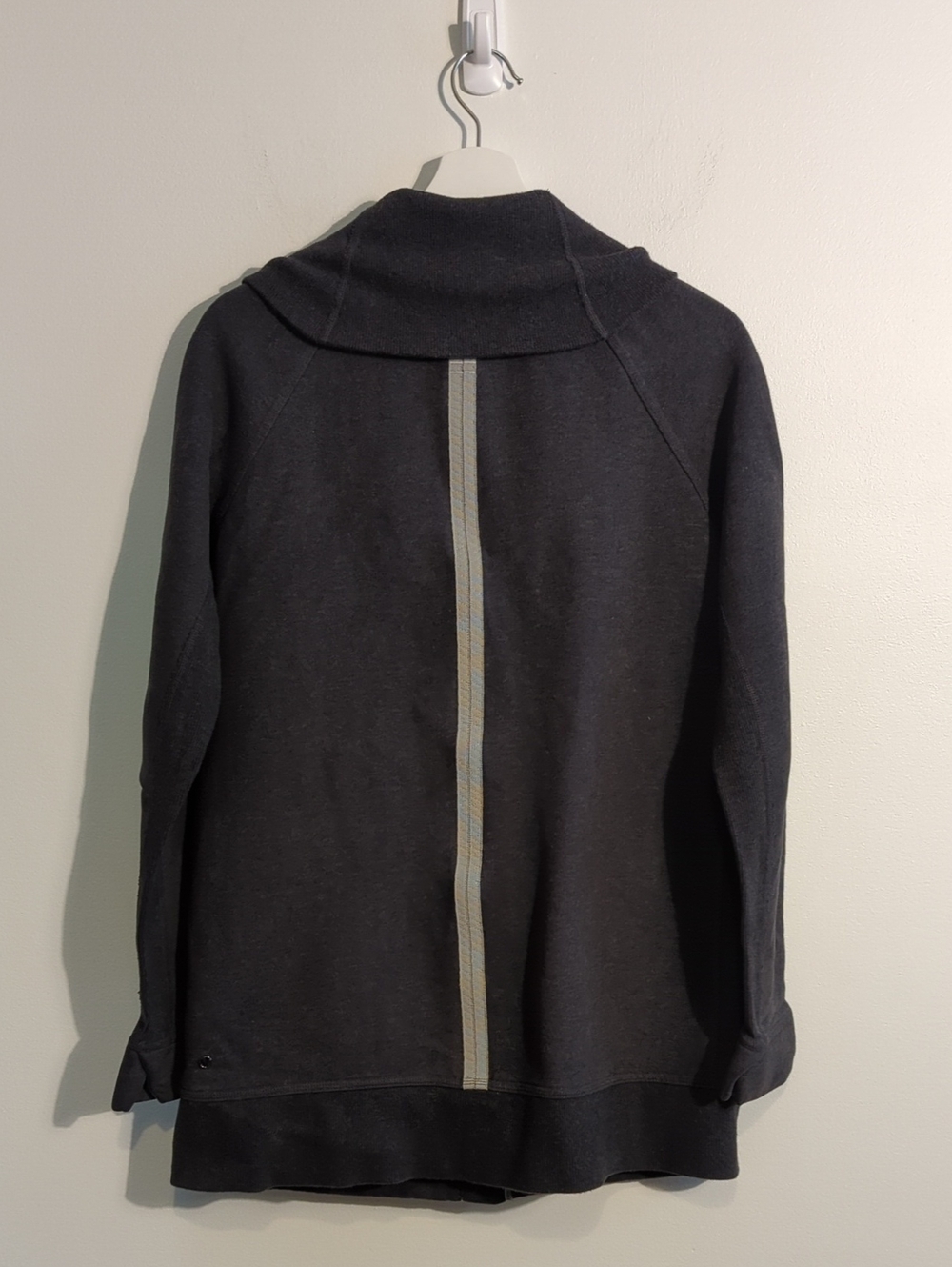 LULULEMON yin to my yang cardigan - size 6 - Picture 8 of 14